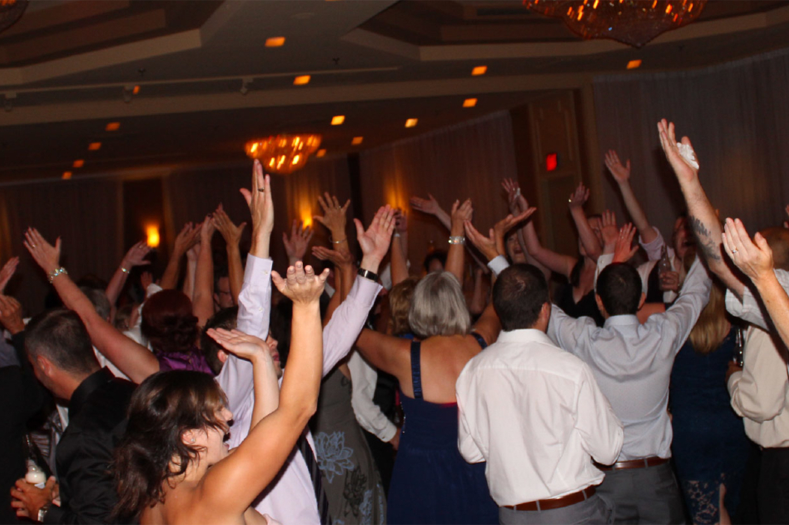 HD-Packed-Dance-Floor (1)